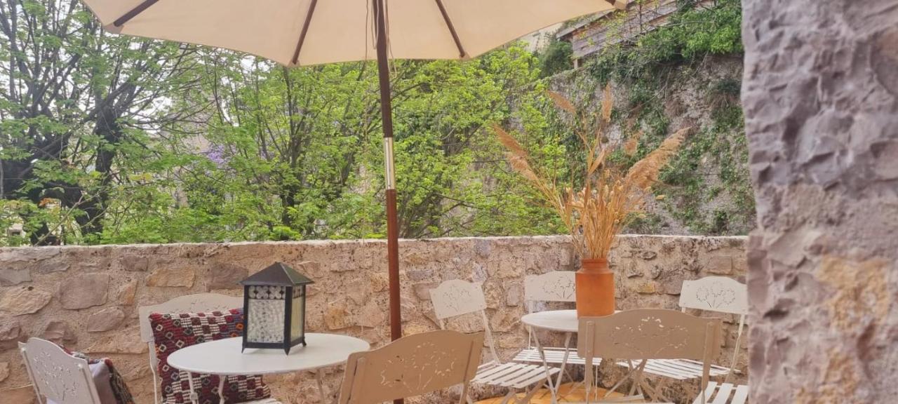 Maison Curieuse Vaison-la-Romaine Exterior foto